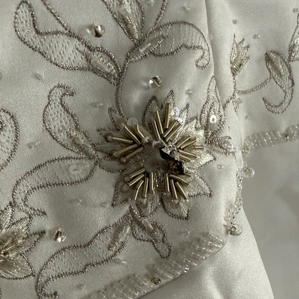 Vintage White Wedding Dress with Embroidery and bell sleeves - Picture 8 of 10